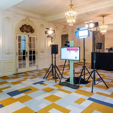 Hotel Doubletree By Hilton Brussels 4*